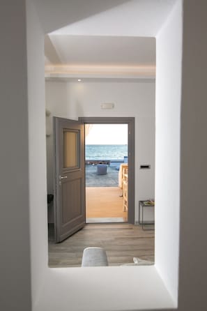 Premium bedding, in-room safe, individually decorated