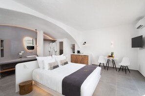 Premium bedding, in-room safe, individually decorated