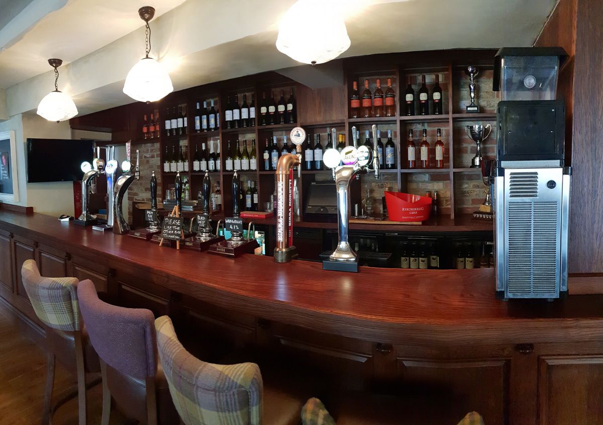 2 bars/lounges