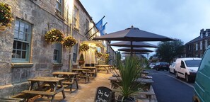المنطقة المحيطة بالمنشأة