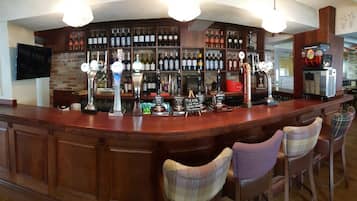 2 Bars/Lounges