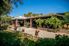 Daily buffet breakfast for a fee - Amadria Park Camping Mobile Homes  (Sibenik)
