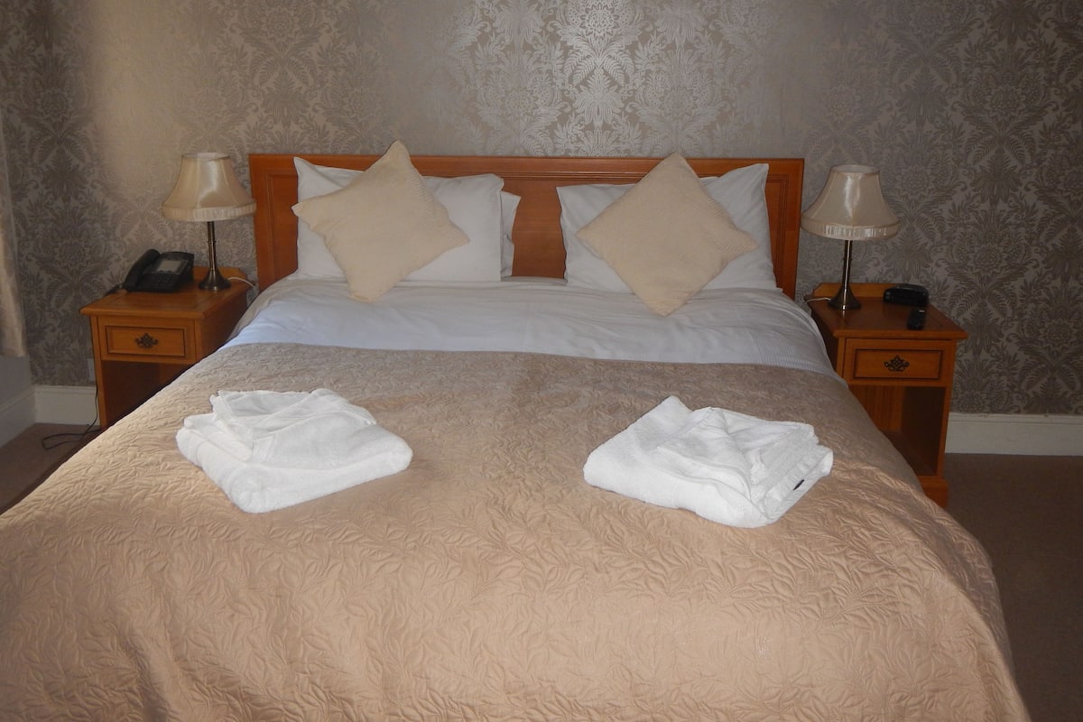 Standard Double Room | Individually decorated, individually furnished, desk, blackout drapes