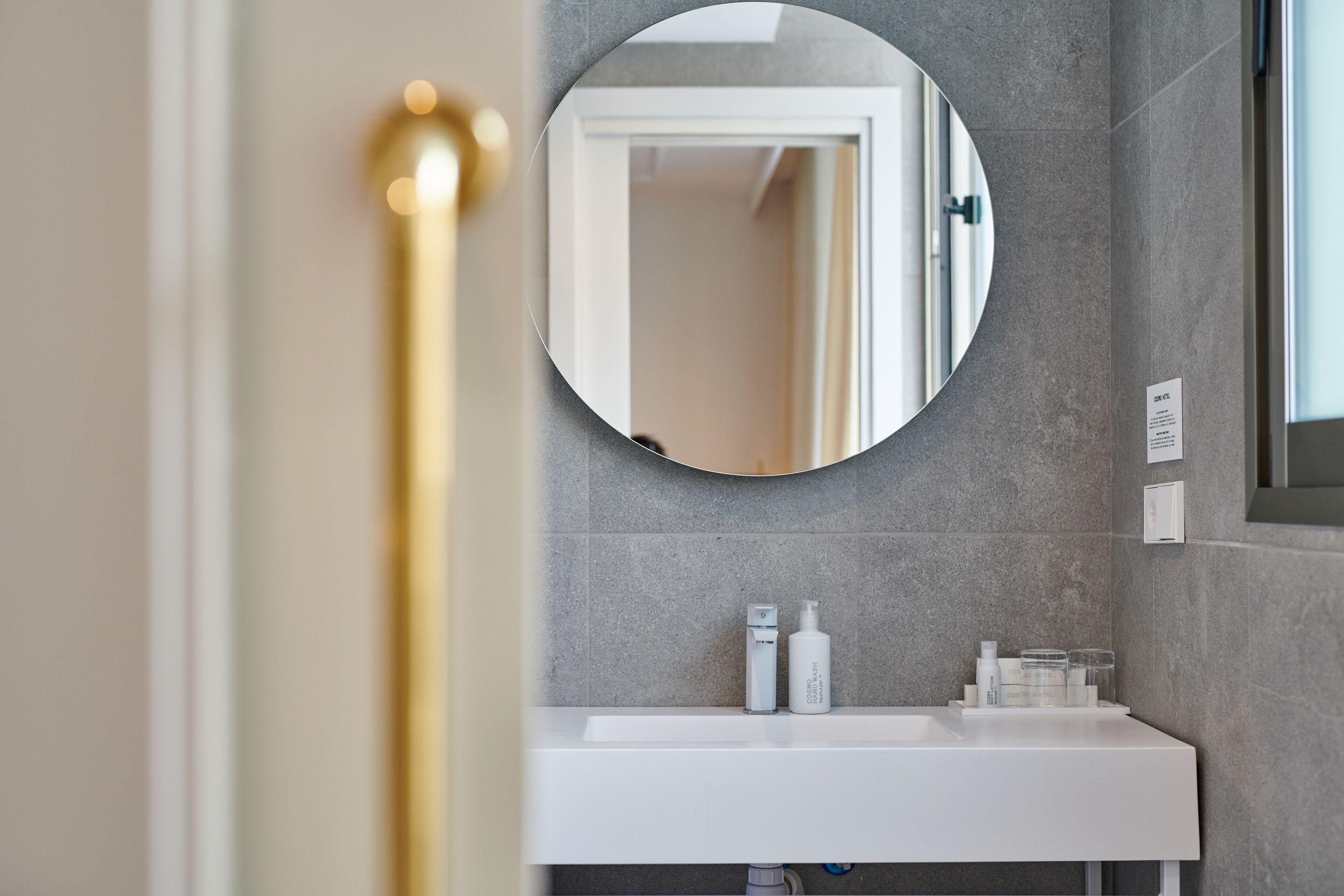 shower, rainfall showerhead, free toiletries, hair dryer