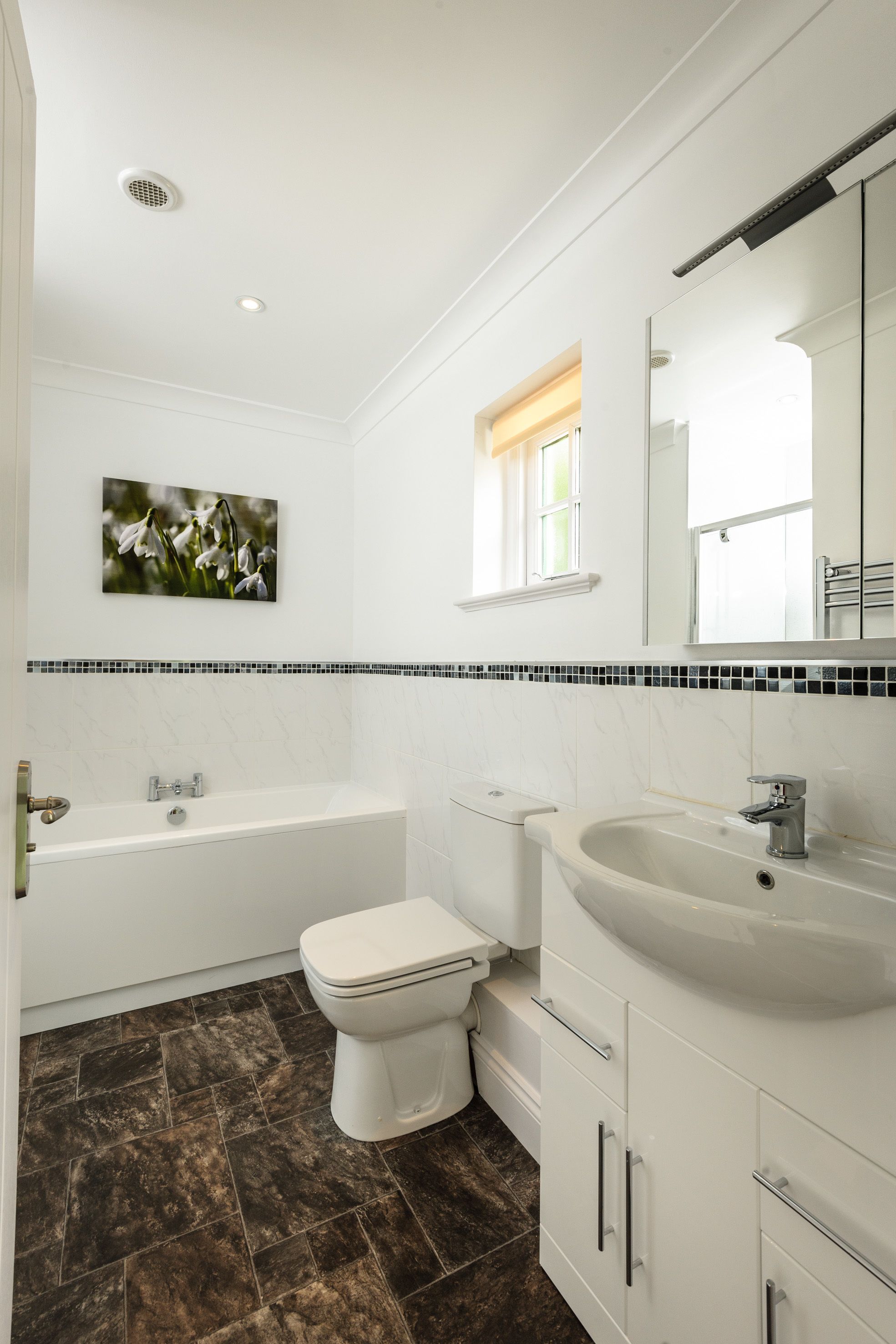 Apartment, 2 Double Beds (Skyhill) | Bathroom | Separate tub and shower, deep soaking tub, free toiletries, hair dryer