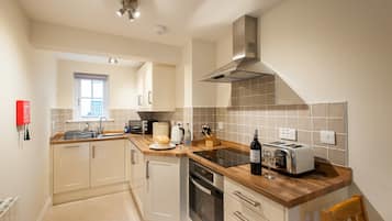 Apartment, 2 Double Beds (Altadale) | Private kitchen | Full-sized fridge, microwave, stovetop, dishwasher