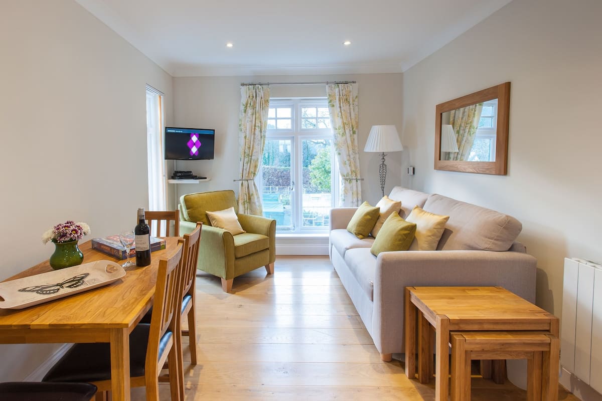 Apartment, 2 Doppelbetten (Skyhill) | Wohnbereich