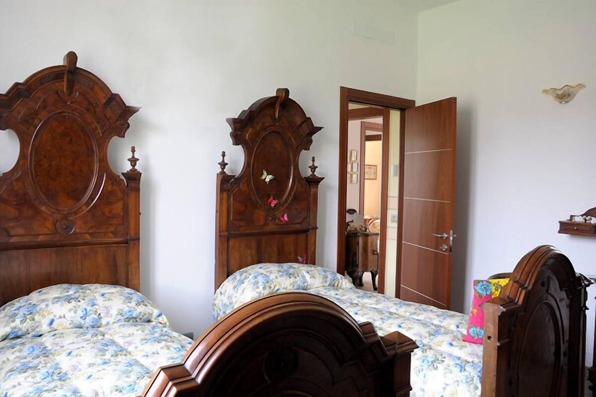 Rollaway beds, free WiFi, bed sheets