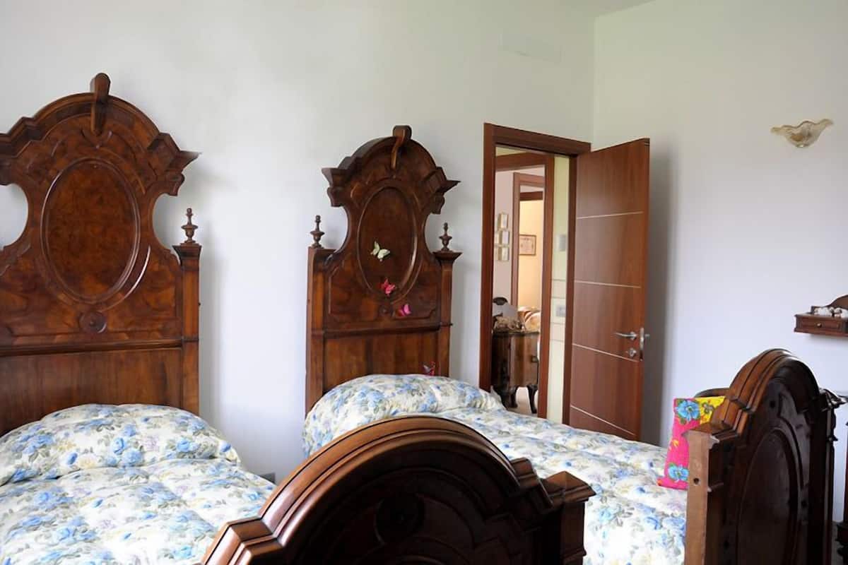 Habitación triple | Camas extra, wifi gratis y ropa de cama