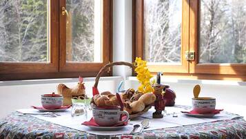 Free daily local cuisine breakfast