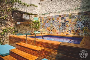 حمّام سباحة خارجي