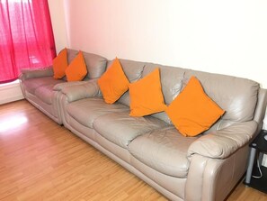 Apartment | Living area | Flat-screen TV - Constitution Apartments (Edinburgh)