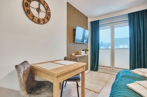 Superior Studio Suite | Individually decorated, individually furnished, free cribs/infant beds