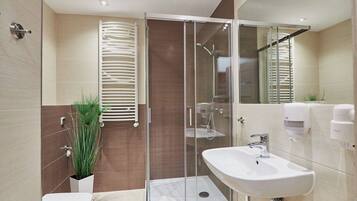 Superior Studio Suite | Individually decorated, individually furnished, free cribs/infant beds