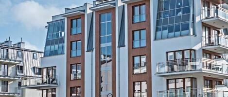 Vista frontal de la propiedad