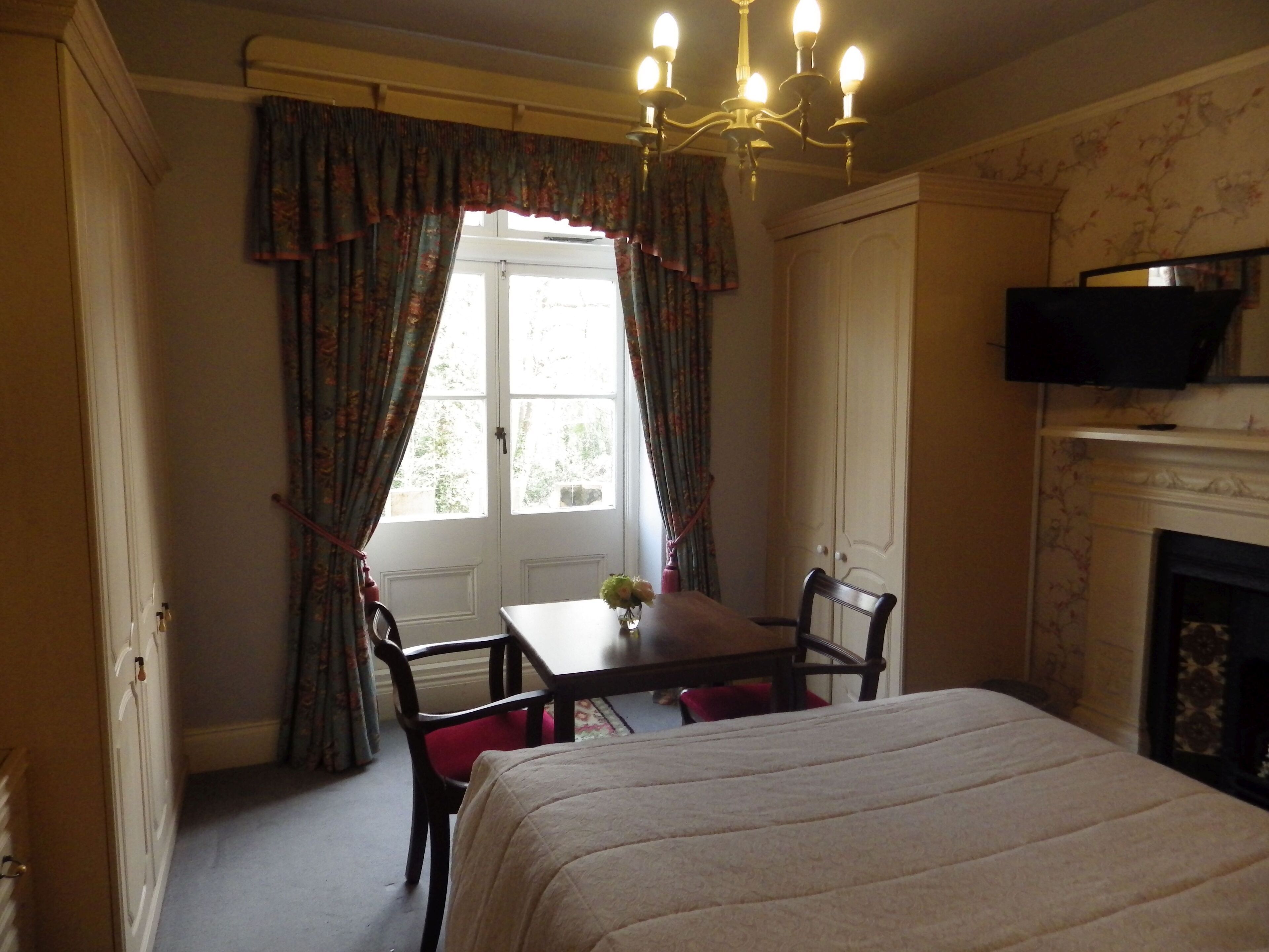 Suite | Iron/ironing board, free WiFi, bed sheets