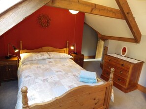 Traditional Apartment, 1 Double Bed (Loft) | Iron/ironing board, free WiFi, bed sheets - Ryvington Apartments (Abergavenny)