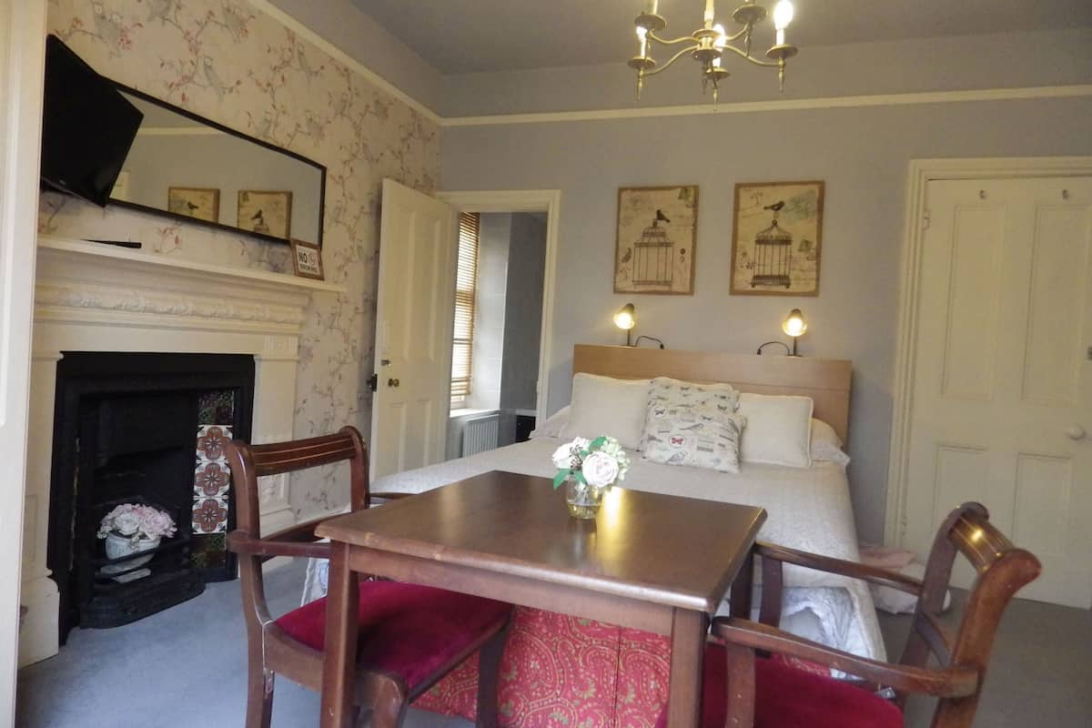 Suite | Iron/ironing board, free WiFi, bed sheets