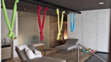 Couples treatment room(s), sauna, hot tub, steam room