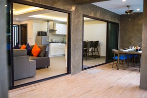 2-Bedrooms Villa with Private Pool | 露台/庭院