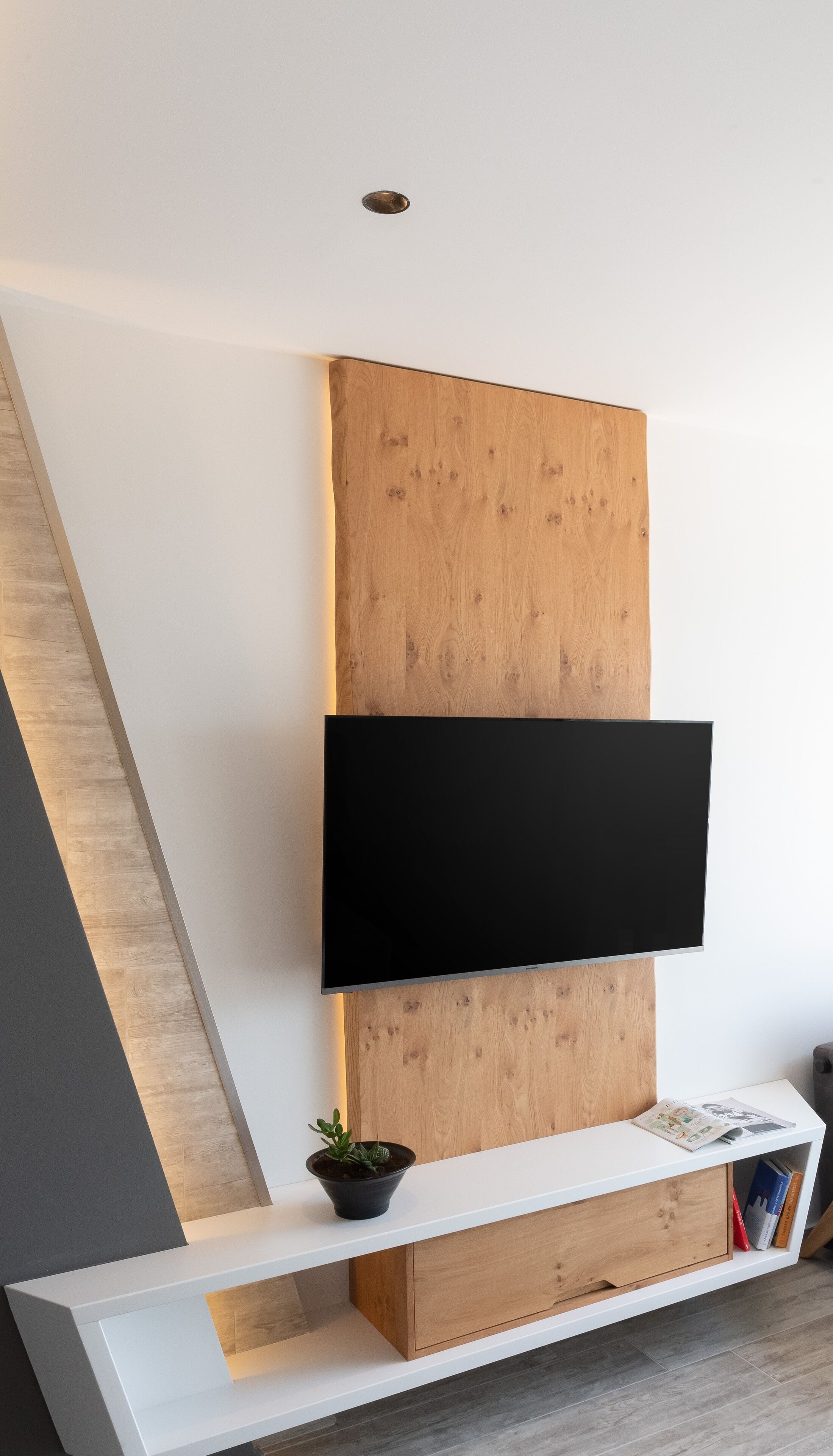 2 bedrooms, premium bedding, minibar, in-room safe