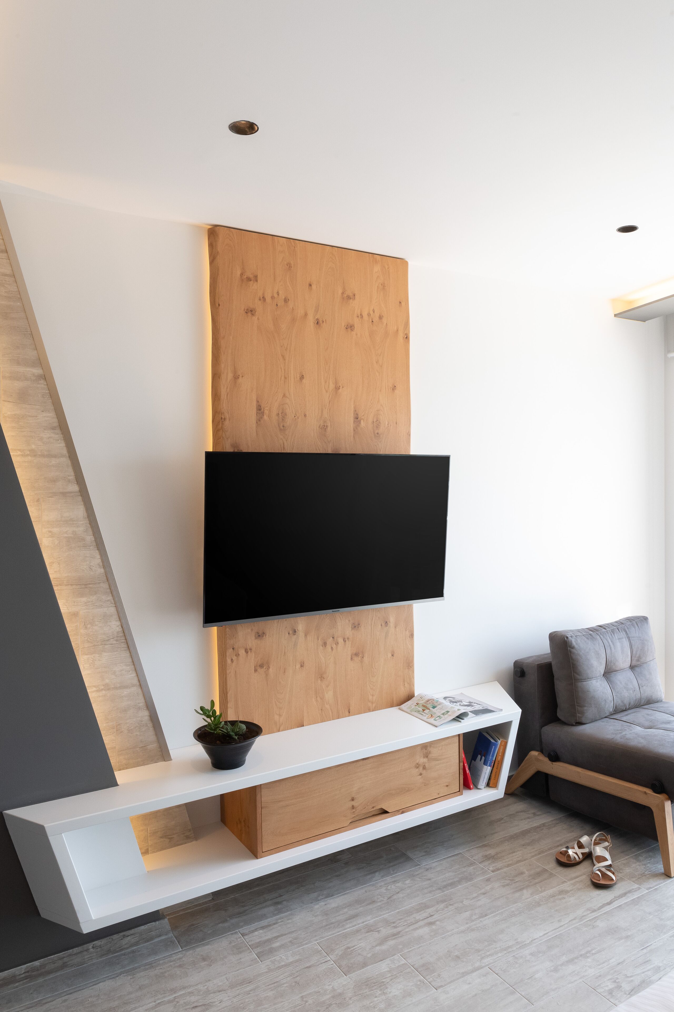 2 bedrooms, premium bedding, minibar, in-room safe