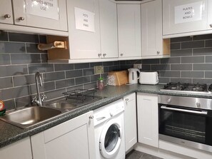 Leilighet | Eget kjøkken | Kjøleskap, mikrobølgeovn, ovn og kokeplater