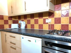 아파트 | 전용 주방 | 대용량 냉장고, 전자레인지, 오븐, 커피/티 메이커