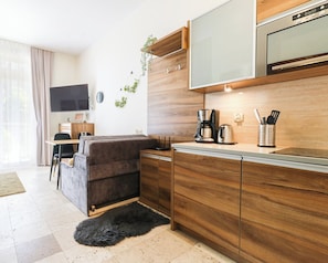 Studio Suite | Iron/ironing board, free cots/infant beds, free WiFi, bed sheets