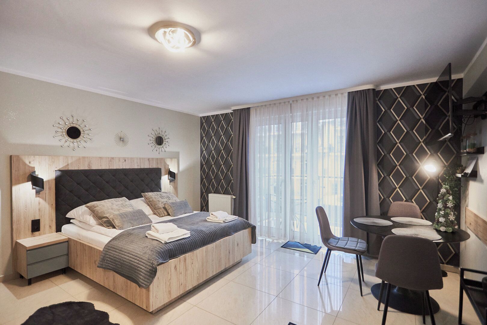 Studio Suite | Bàn ủi/dụng cụ ủi quần áo, nôi (giường cho trẻ sơ sinh) miễn phí 