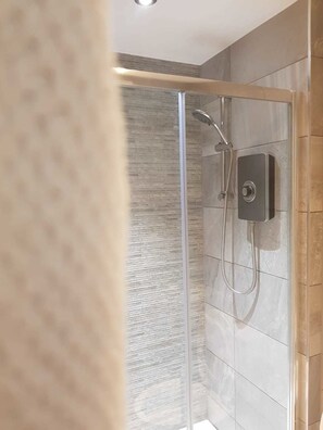 Apartment | Bathroom | Free toiletries, hair dryer, towels - The Duke Apartments (Edinburgh)