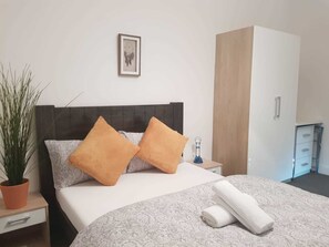 Apartment | Iron/ironing board, free WiFi, bed sheets