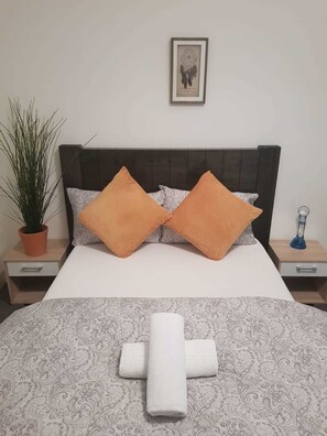Appartement | Fer et planche à repasser, accès au Wi-Fi (inclus), literie fournie