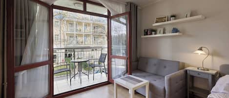 Standard Studio Suite, 1 Queen Bed with Sofa bed | Iron/ironing board, free WiFi, bed sheets