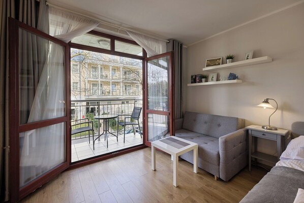 Standard-Studiosuite, 1 Queen-Bett und Schlafsofa | Bügeleisen/Bügelbrett, kostenloses WLAN, Bettwäsche