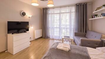 Iron/ironing board, free WiFi, bed sheets