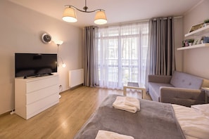 Standard-Studiosuite, 1 Queen-Bett und Schlafsofa | Bügeleisen/Bügelbrett, kostenloses WLAN, Bettwäsche