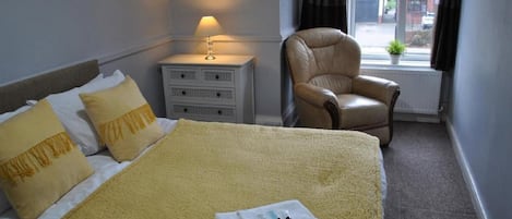 雙人房單人入住 | 熨斗/熨衣板、免費無線上網、床單