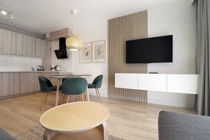Superior Suite | Private kitchenette | Fridge, stovetop, electric kettle, cookware/dishes/utensils