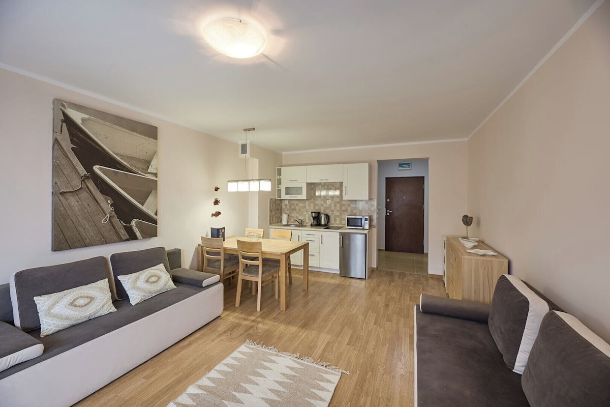 Economy Studio Suite (55/22) | Private kitchenette | Fridge, stovetop, electric kettle, cookware/dishes/utensils