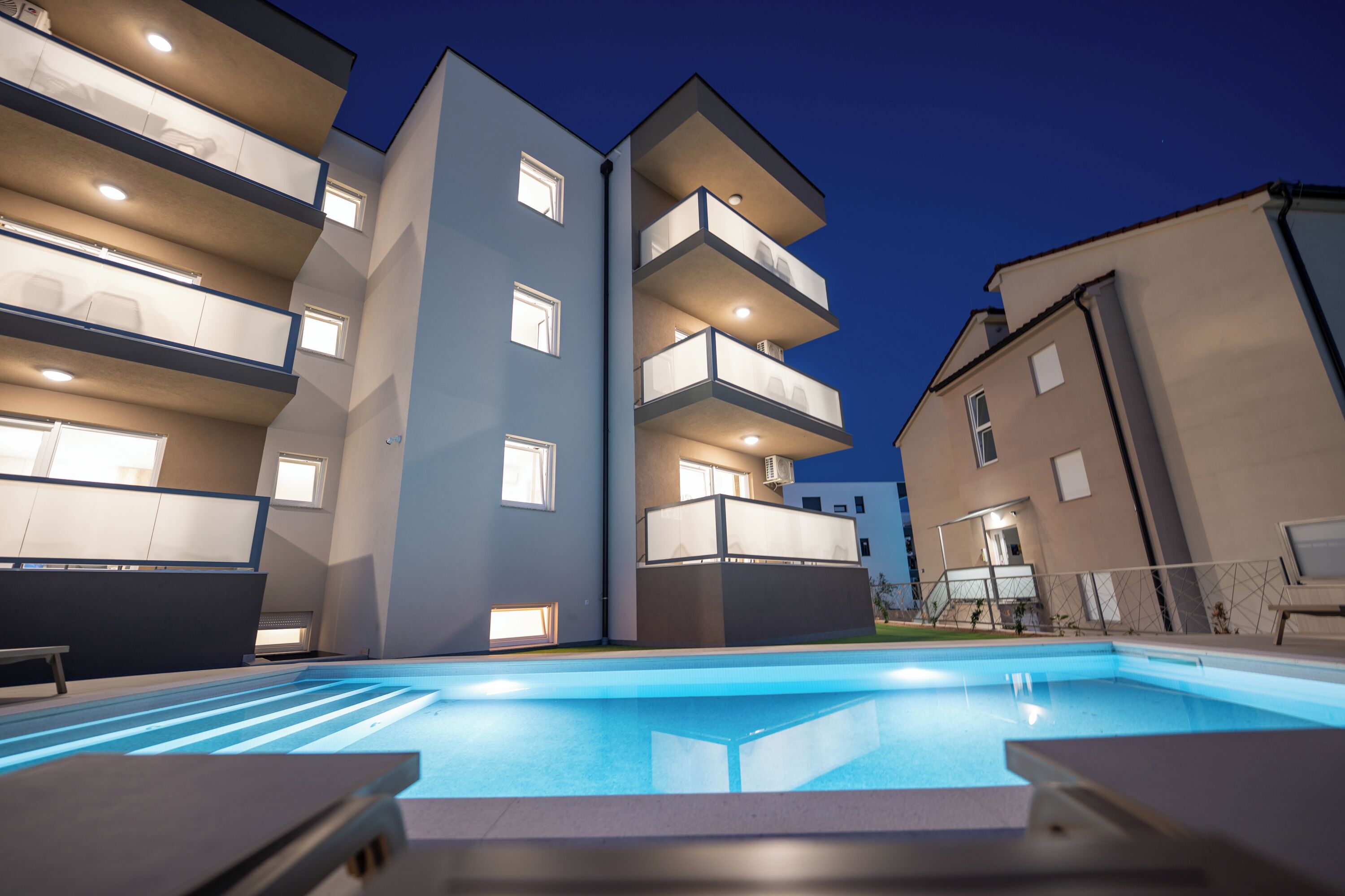 Hồ bơi ngoài trời phục vụ theo mùa 