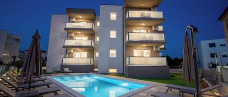 Piscine extérieure (ouverte en saison)