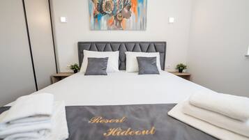 One-Bedroom Apartment with Terrace | Zimmersafe, Bügeleisen/Bügelbrett, kostenloses WLAN, Bettwäsche