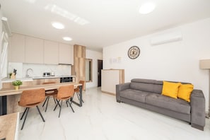 ANNEX one-bedroom apartment | Living area | 45-inch flat-screen TV with satellite channels, TV - Poolside Hideout Apartments (Novalja)