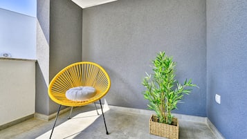 Deluxe Apartment, 1 Bedroom, Patio, Garden View | Balcony view