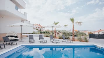 Sæsonbestemt udendørs pool