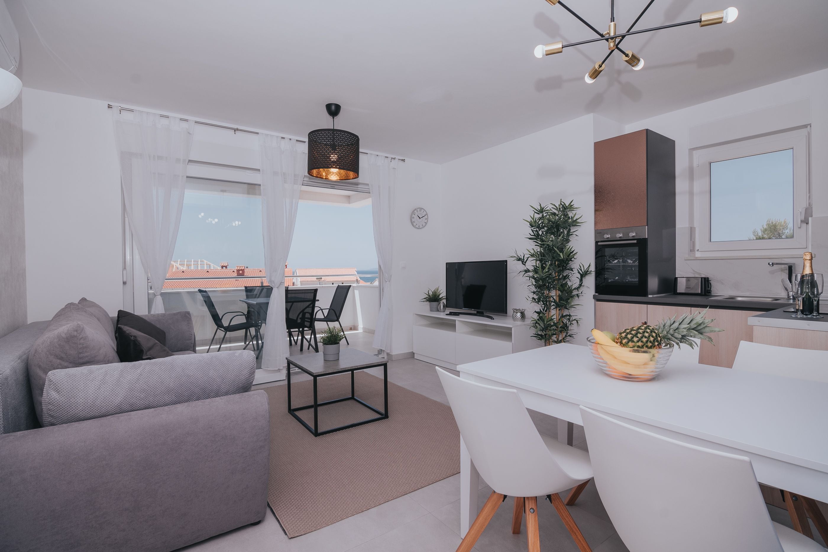 Televisor de pantalla plana de 45 polzades amb canals per satèl·lit 