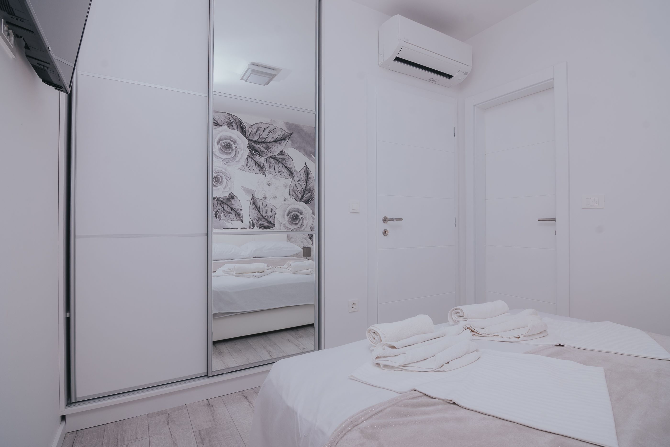 Căn hộ Deluxe, 2 phòng ngủ, hiên (B3) | Két bảo mật tại phòng, khu vực làm việc phù hợp cho laptop 