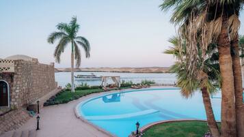 2 outdoor pools, pool loungers