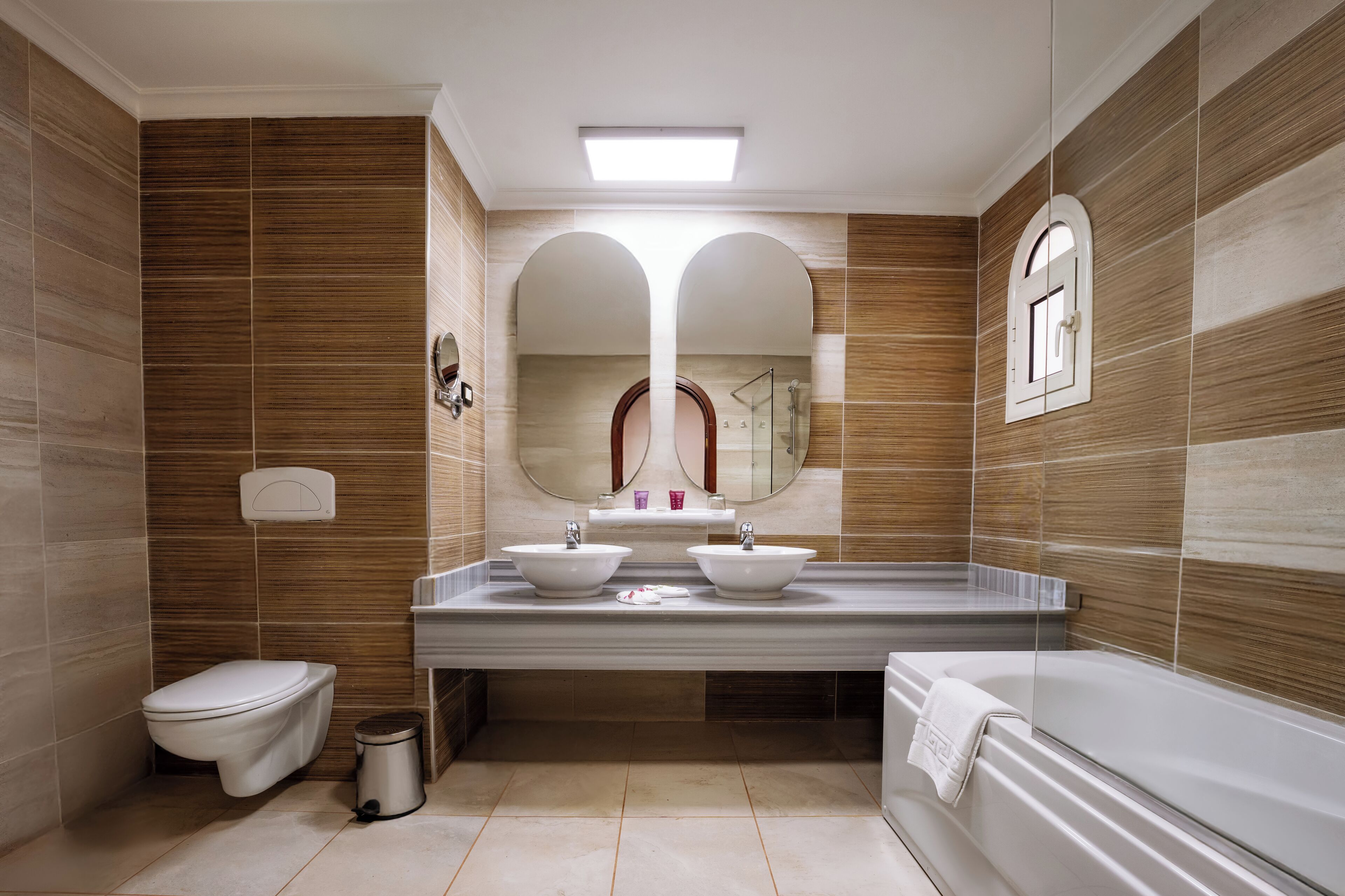 executive double room | bathroom | bathtub, deep-soaking bathtub, hair dryer, bathrobes